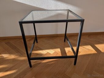 Odkládací stolek IKEA VITTSJÖ – černý kov / sklo