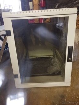 Skříň na server server PC