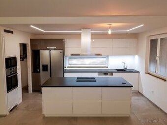 Prodej moderní kuchyňské linky + žula + spotřebiče