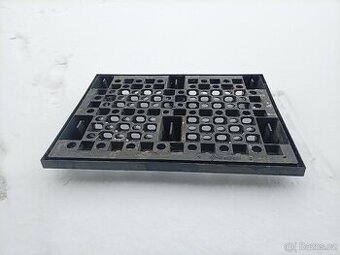 Plastové půl palety