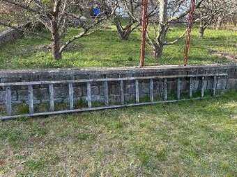 Dřevěný žebřík