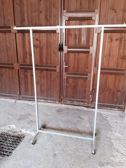 stojan na oděvy pojízdný - 1