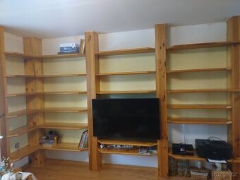 Knihovna od truhlare rohova