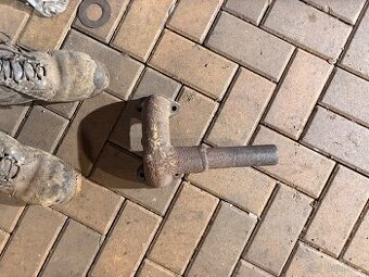 Zetor 25 výfukový svod