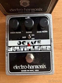 kytarový/baskytarový efekt Electro-Harmonix Octave Multiplex