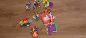 Drobné hračky pro mimi