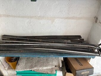 Mercedes w123 - chromové lišty