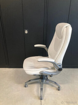 Židle kancelářská.