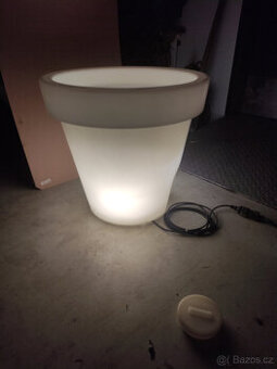 Velké svítící květináče