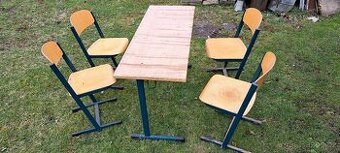 Školní lavice