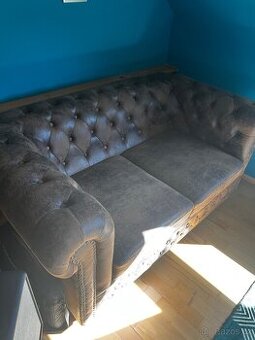 Pohovka Chesterfield