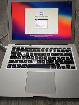 MacBook Air 2013 v špatném stavu
