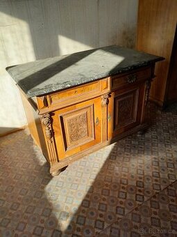 Starodávná komoda - mramor deska