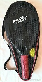 Sada pálek s míčkem na padel