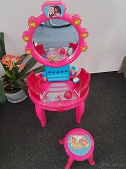 Toaletní stolek Barbie