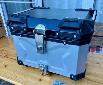 Hliníkový kufr na moto objem 45 L