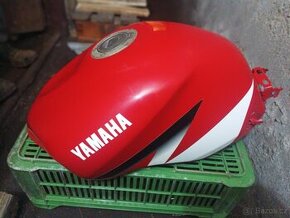 nádrž yamaha R6 99 - 02