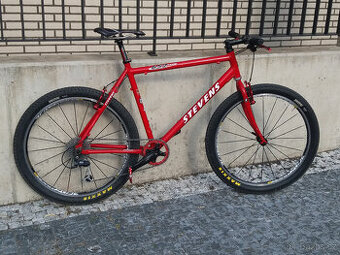 Hmotnost jen 9,5 kg , Carbon sedlovka + Karbon řidítka