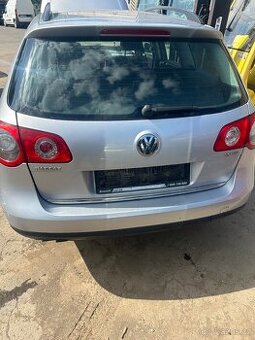 Kufr Passat b6