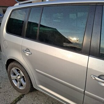 Pravé zadní dveře metalíza VW Touran 1T2 FL 2005
