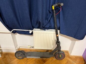 Prodám elektrickou koloběžku Xiaomi Mi Electric Scooter Pro