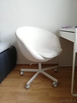 Otočná židle SKRUVSTA Ysane bílá z Ikea