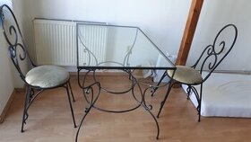 Prodám kovaný použitý nábytek se skleněnými výplněmi