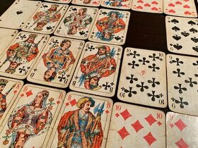 Historické nekompletní dvouhlavé karty Berlin z NDR