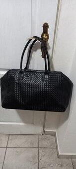 Nová prostorná černá kabelka