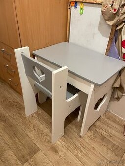 Dětský stolek s židličkou