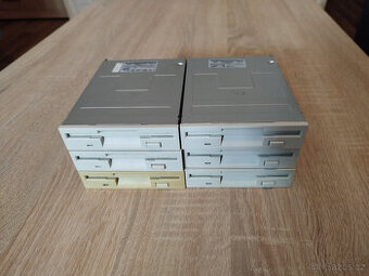 Disketová mechanika pro počítače Amiga