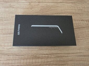 Samsung galaxy S25 12/128 GB + powerbanka