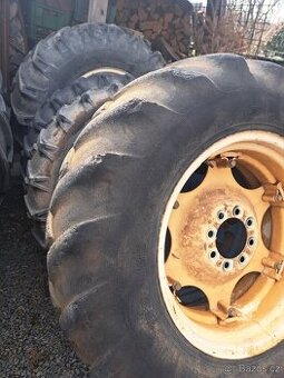 Zadní kola zetor uřI 16,9-30