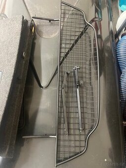 Klec / dělicí mříž / přepážka Škoda Octavia