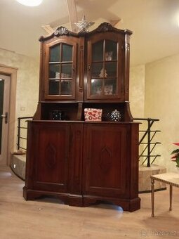 Starožitný kredenc-komoda -vitrina