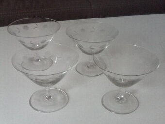 skleničky koktejlové