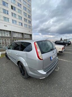 Ford focus 2 1,6 benzín