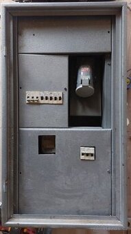 Plechový rozvaděč vč. zásuvky 380V