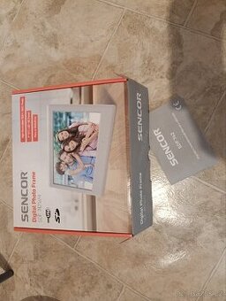 Digitální fotorámeček SENCOR SDF 742 WH