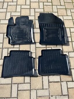 Prodám gumové koberce Toyota Corolla 2022