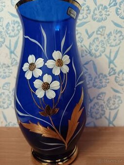 Modrá váza s kytkami bohemia krystal