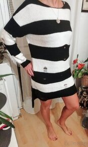 Svetrové, značkové "párající se" šaty Via Delle Rose, XL