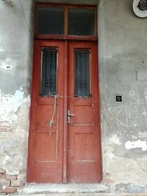 Staré dveře včetně zárubní vchodové