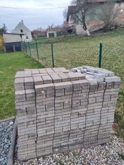 Zámková dlažba 20x10x4 cm