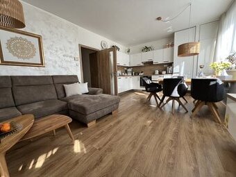 Exkluzivní 2+kk, terasa 27m2, garážové stání, Pardubice-nábř