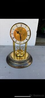 Zlaté vintage hodiny s ornamentem – funkční, pozůstalost