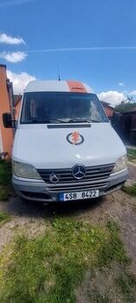 Obytný mercedes