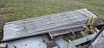 Podhrabové desky - štípaný kámen.
