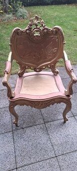 Prodej dvou starožitných křesel a starožitného stolu