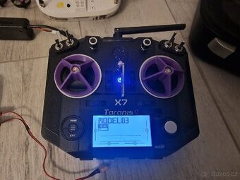 Radio Taranis x7 a Nabijecka SKYRC Sleva